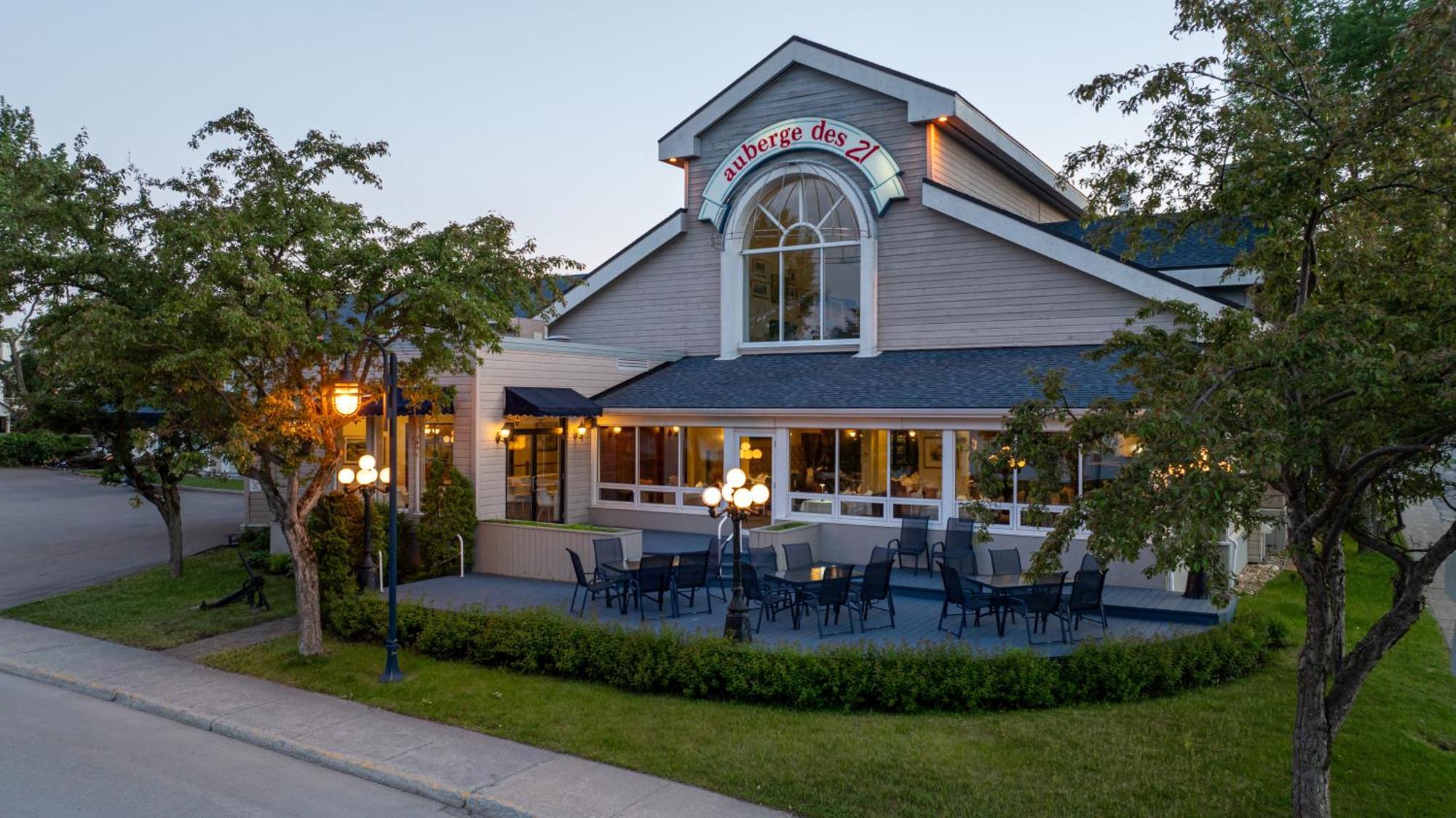 Auberge Des 21 La Baie Exterior photo
